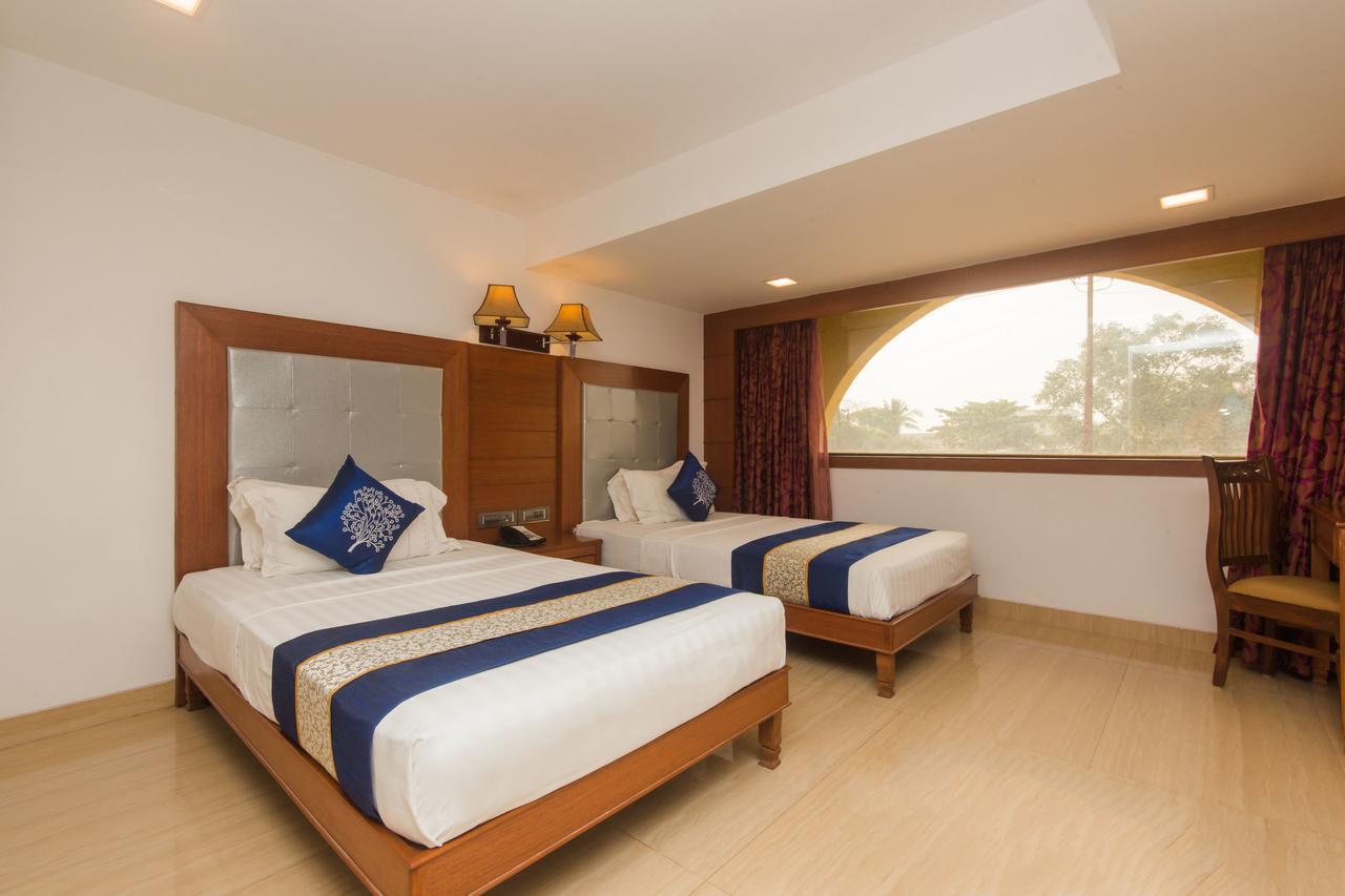 Golden Chariot Vasai Hotel Exterior foto