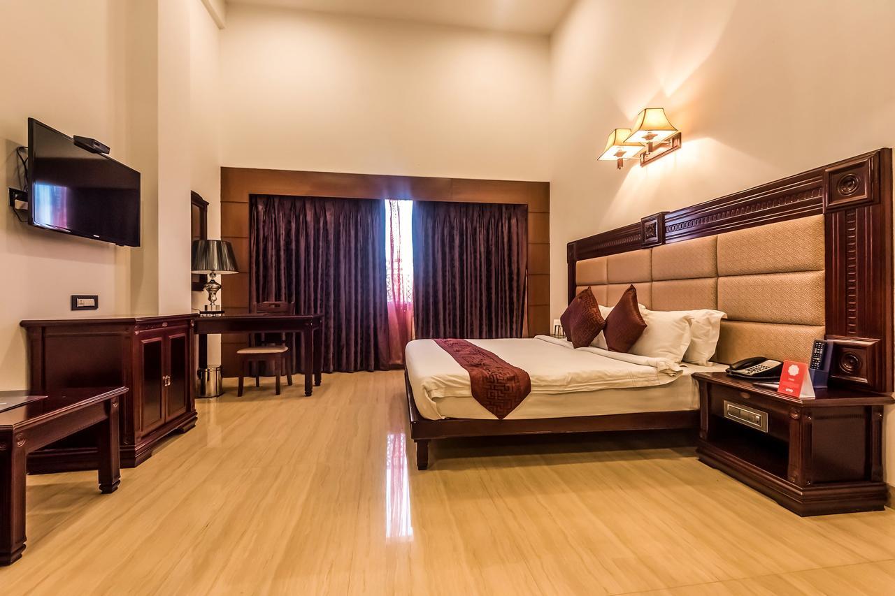 Golden Chariot Vasai Hotel Exterior foto